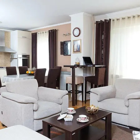 Spacious Near The Old Town Daire