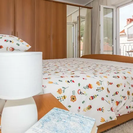 Daire Spacious Near The Old Town *