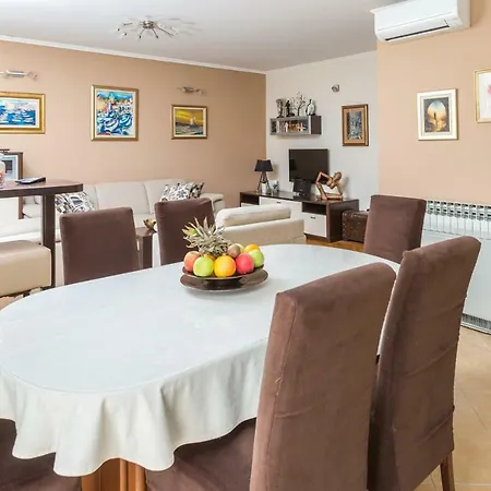 Spacious Near The Old Town Daire *