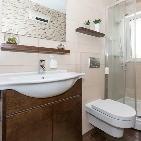 Spacious Near The Old Town Daire *