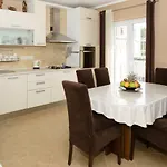 Spacious Near The Old Town Apartment *