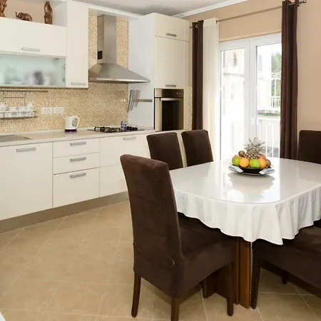 Spacious Near The Old Town 公寓 *