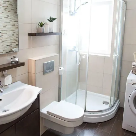 아파트 Spacious Near The Old Town