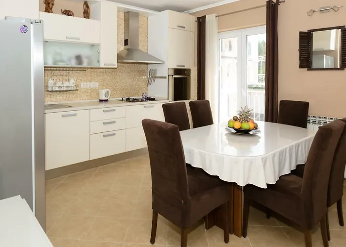 Spacious Near The Old Town Apartmán *