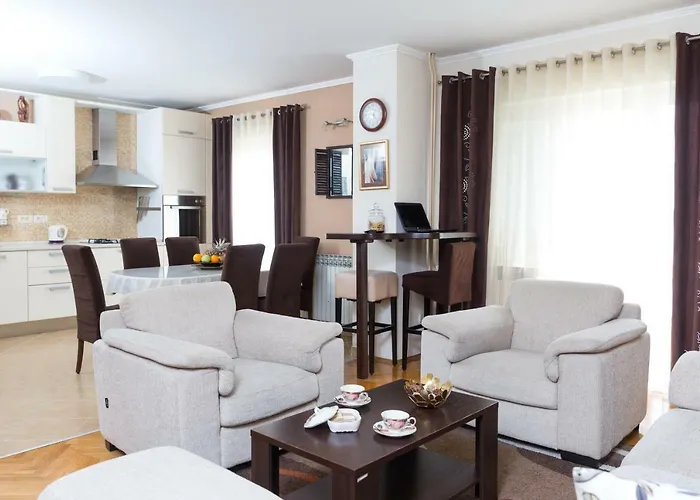 Spacious Near The Old Town Apartmán