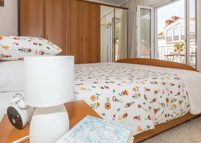 아파트 Spacious Near The Old Town *