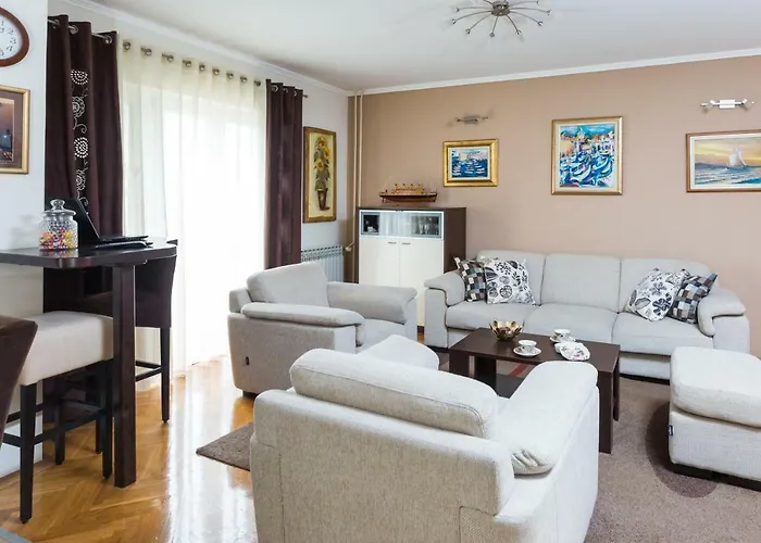 Apartmán Spacious Near The Old Town *