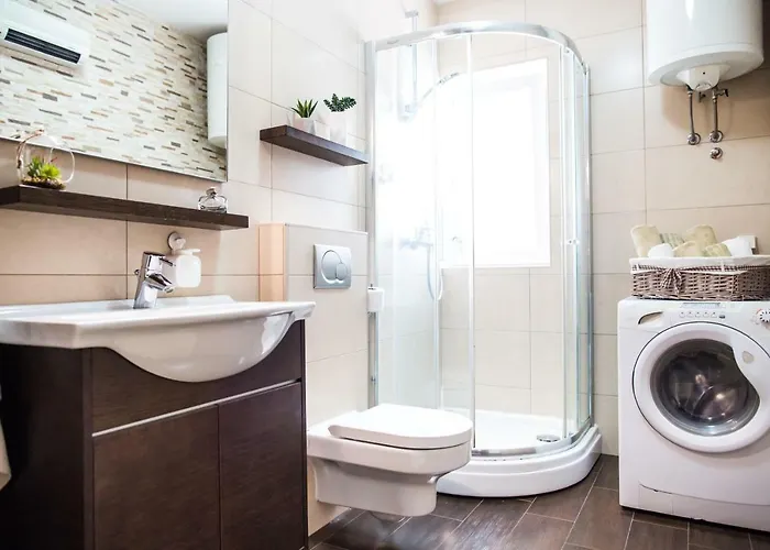 아파트 Spacious Near The Old Town *