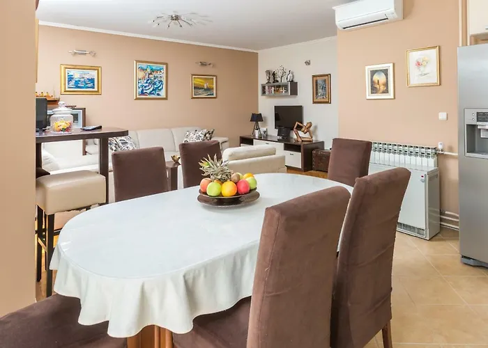 Spacious Near The Old Town Apartmán *