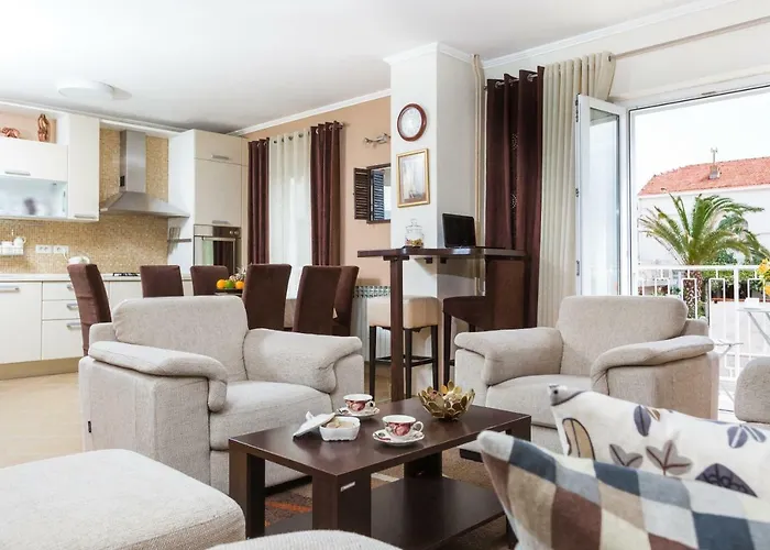 Spacious Near The Old Town