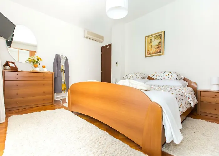 Spacious Near The Old Town *