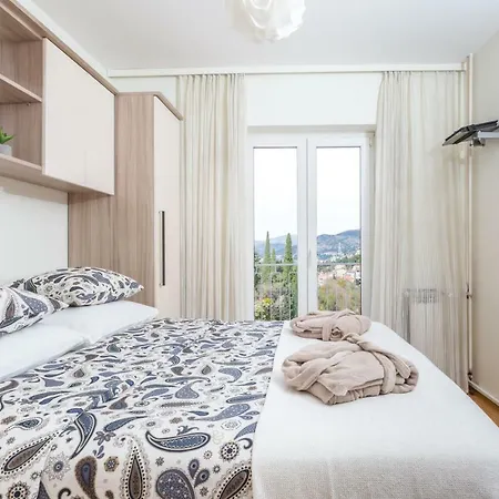 Spacious Near The Old Town Apartman *