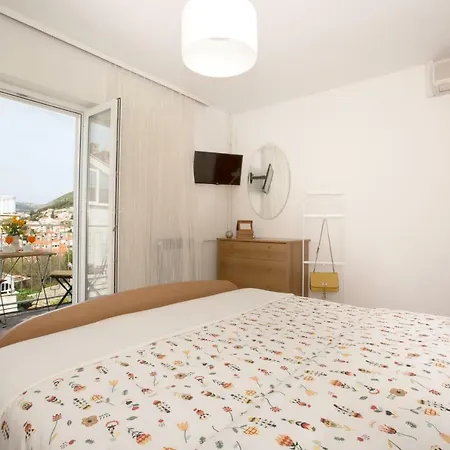Spacious Near The Old Town Apartman